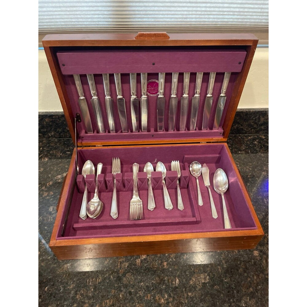 58 piece Oneida Tudor Silverplate "Mary Stuart" pattern